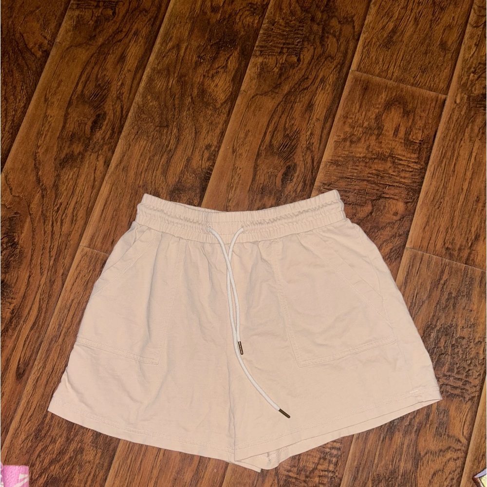 A loves a tan shorts bought from Dillards 💙